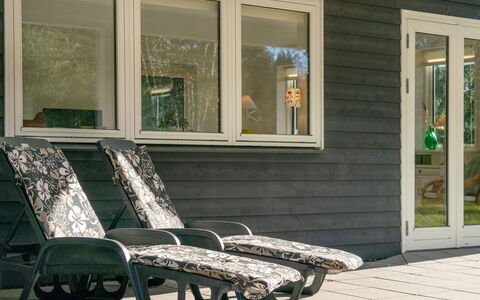Asla - 400M from the Sea: Roof, House, Home, Cottage, Door, Siding, Deck, Porch, Plank, Hardwood