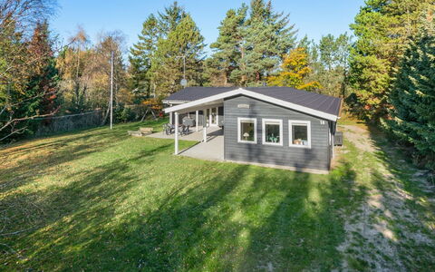 Asla - 400M from the Sea: Roof, House, Home, Cottage, Door, Siding, Deck, Porch, Plank, Hardwood
