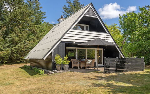Elina - 500M from the Sea: Cottage, Shed, Hut, Farmhouse, Prairie, Shack, Barn, Log Cabin, Garden Buildings