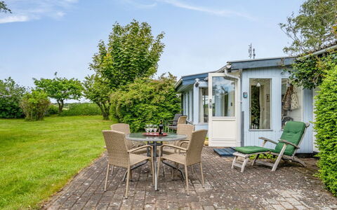 Lenard - 400M from the Sea: Shrub, Land Lot, Cottage, Garden, Lawn, Landscaping, Estate, Yard, Shade, Villa