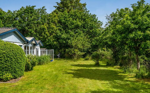 Lenard - 400M from the Sea: Tree, Vegetation, Shrub, Garden, Cottage, Land Lot, Home, Lawn, Groundcover, Shade