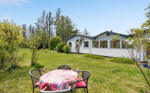 Lenard - 400M from the Sea: Residential Area, Shrub, House, Home, Garden, Estate, Shade, Landscaping, Lawn