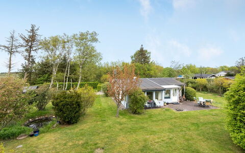 Lenard - 400M from the Sea: Residential Area, Shrub, House, Home, Garden, Estate, Shade, Landscaping, Lawn