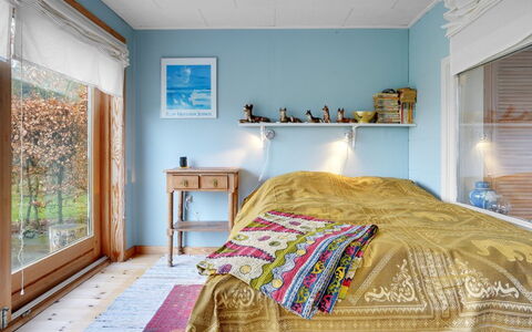 Lenard - 400M from the Sea: Furniture, Interior Design, Bed, Bedroom, Bedding, Bed Sheet, Wall, Floor, Wood, Flooring