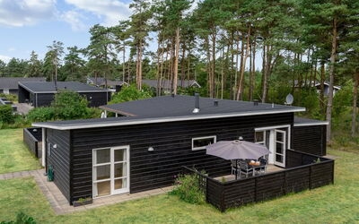 Nele - 400M from the Sea