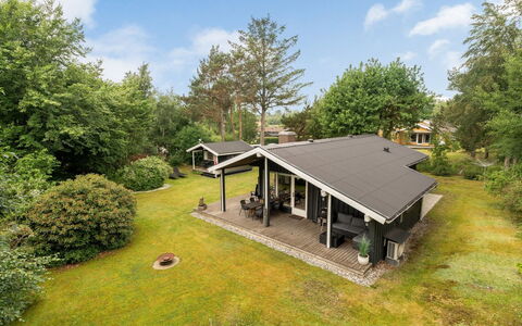 Farthin - 800M from the Sea: House, Roof, Home, Residential Area, Cottage, Estate, Garden, Lawn, Farmhouse, Yard
