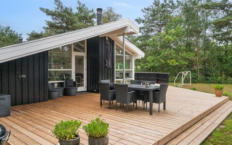 Ove - 500M from the Sea: Roof, House, Home, Cottage, Siding, Estate, Driveway, Garden Buildings, Yard, Shed