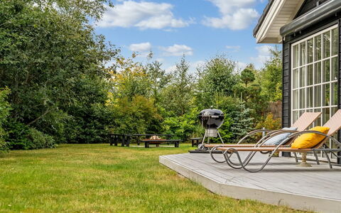Fido - 300M from the Sea: Grass, Shrub, Garden, Land Lot, Outdoor Furniture, Groundcover, Lawn, Cottage, Shade