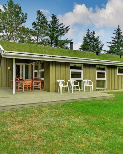 Editt - 2Km from the Sea