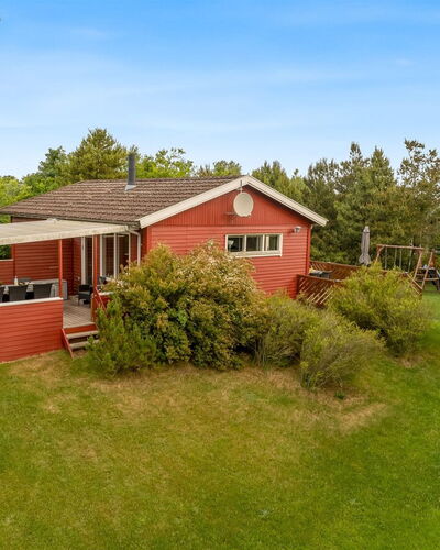 Yanne - 400M from the Sea