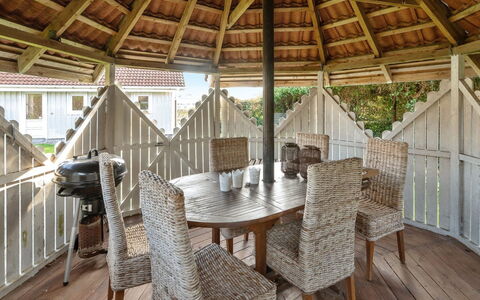 Hethin - 100M from the Sea: Grass, House, Roof, Home, Cottage, Shrub, Land Lot, Rural Area, Farmhouse, Groundcover