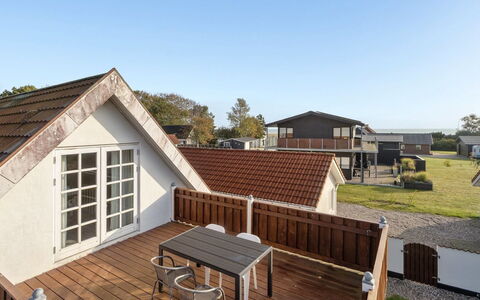 Hethin - 100M from the Sea: Grass, House, Roof, Home, Cottage, Shrub, Land Lot, Rural Area, Farmhouse, Groundcover
