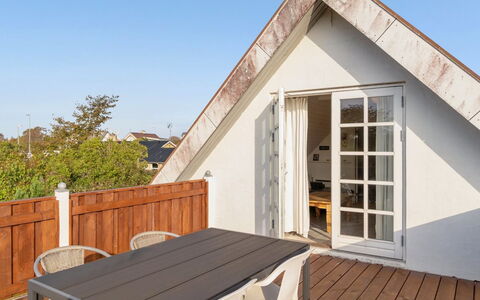Hethin - 100M from the Sea: Grass, House, Roof, Home, Cottage, Shrub, Land Lot, Rural Area, Farmhouse, Groundcover