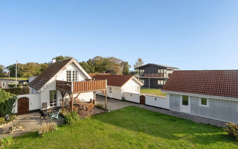 Hethin - 100M from the Sea: Grass, House, Roof, Home, Cottage, Shrub, Land Lot, Rural Area, Farmhouse, Groundcover