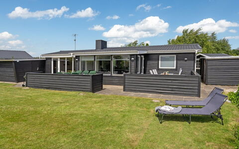Edel - 650M from the Sea: Home, Cottage, Shade, Porch, Deck, Siding, Yard, Estate, Hardwood, Lawn