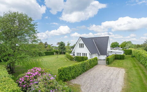 Tamer - 500M to the Fjord: House, Residential Area, Home, Roof, Shrub, Cottage, Cloud, Garden, Estate, Lawn