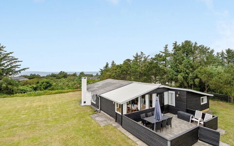 Githa - 100M to the Fjord: Blue, Shrub, Cottage, Groundcover, Garden, Estate, Shade, Landscaping, Farmhouse, Eco Hotel