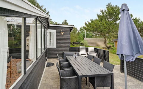 Githa - 100M to the Fjord: Blue, Shrub, Cottage, Groundcover, Garden, Estate, Shade, Landscaping, Farmhouse, Eco Hotel