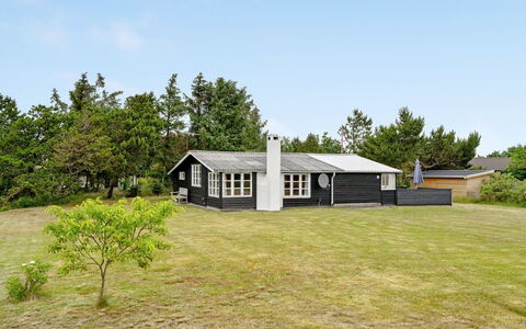 Githa - 100M to the Fjord: Blue, Shrub, Cottage, Groundcover, Garden, Estate, Shade, Landscaping, Farmhouse, Eco Hotel