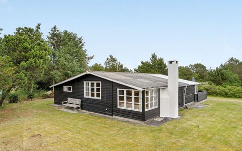 Githa - 100M to the Fjord: Blue, Shrub, Cottage, Groundcover, Garden, Estate, Shade, Landscaping, Farmhouse, Eco Hotel