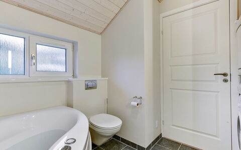Anethe - 100M to the Fjord: Plumbing Fixture, Flooring, Wood, Bathroom, Interior Design, Floor, Ceiling, Plumbing, Tap, Home