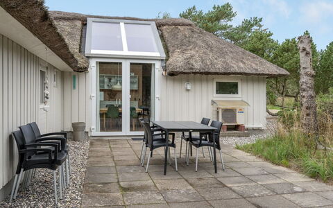 Waldar - 900M from the Sea: Blue, Shrub, Cottage, Groundcover, Garden, Estate, Shade, Landscaping, Farmhouse, Eco Hotel