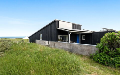 Mirjami - 95M from the Sea: Home, Residential Area, House, Cottage, Roof, Land Lot, Siding, Garden, Estate, Lawn