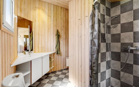 Ellen - 289M from the Sea: Flooring, Floor, Wood, Interior Design, Plumbing Fixture, Ceiling, Bathroom, Plumbing, Room, Tile