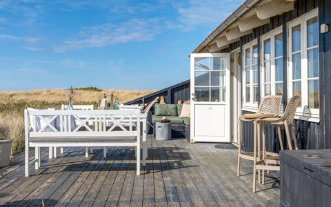 Stintje - 20M from the Sea: Building, House, Window, Home, Roof, Residential Area, Shrub, Cottage, Land Lot