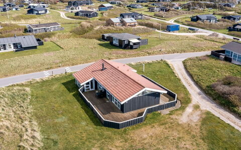 Venja - 200M from the Sea: Architecture, Roof, Home, Composite Material, Daylighting, Siding, Driveway