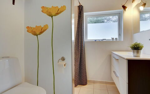 Aarthi - 637M from the Sea: Wall, Plumbing Fixture, Bathroom, Interior Design, Flooring, Floor, Toilet, Bathroom Sink, Toilet Seat, Plumbing