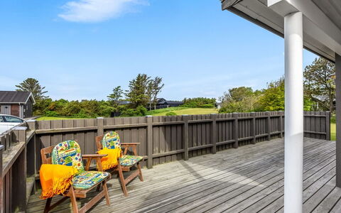 Aarthi - 637M from the Sea: Wood, Porch, Home, Deck, Hardwood, Wood Flooring, Plank, Composite Material, Wood Stain, Handrail