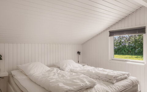 Franka - 950M from the Sea: Wood, Ceiling, Bedroom, Floor, Interior Design, Flooring, Bed, Bedding, Bed Sheet, Bed Frame