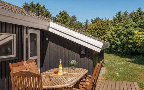 Franka - 950M from the Sea: Wood, Roof, Home, Cottage, Hardwood, Porch, Siding, Wood Stain, Plank, Door