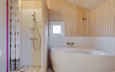 Hava - 450M from the Sea: Flooring, Floor, Plumbing Fixture, Bathroom, Interior Design, Wall, Wood, Bathtub, Ceiling, Tap