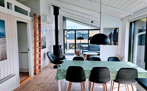 Auvo - 600M from the Sea: House, Home, Residential Area, Roof, Cottage, Land Lot, Estate, Yard, Garden, Siding