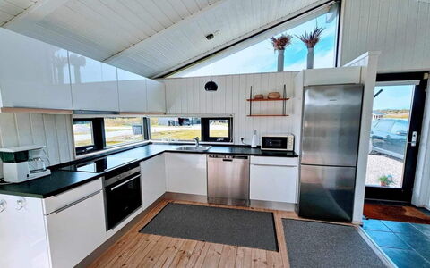 Auvo - 600M from the Sea: House, Home, Residential Area, Roof, Cottage, Land Lot, Estate, Yard, Garden, Siding