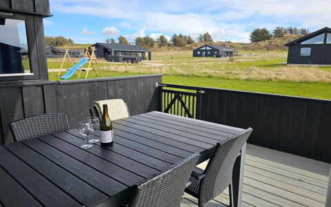 Auvo - 600M from the Sea: House, Home, Residential Area, Roof, Cottage, Land Lot, Estate, Yard, Garden, Siding