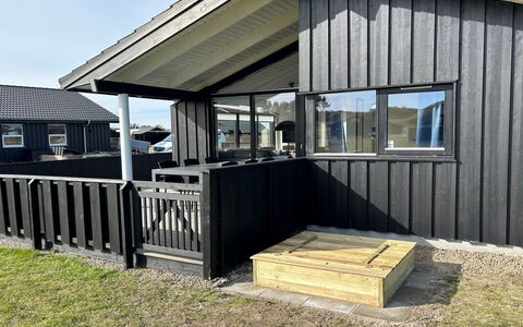 Auvo - 600M from the Sea: House, Home, Residential Area, Roof, Cottage, Land Lot, Estate, Yard, Garden, Siding