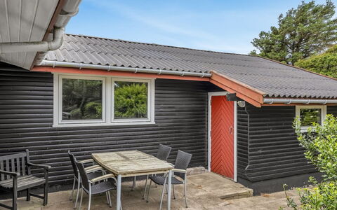 Sorja - 420M from the Sea: Wood, Siding, Roof, Cottage, Porch, Shade, Hardwood, Wood Stain, Plank, Deck