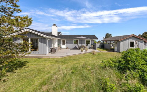Wolfger - 350M from the Sea: Grass, Grassland, Land Lot, Cottage, Rural Area, Meadow, Garden Buildings, Garden, Shed