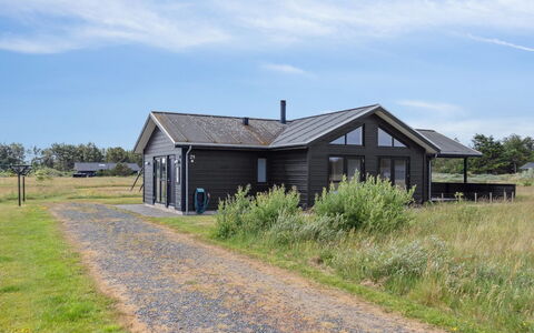 Fader - 950M from the Sea: Vegetation, Shrub, Spring, Cottage, Garden, Shade, Backyard, Yard, Chair