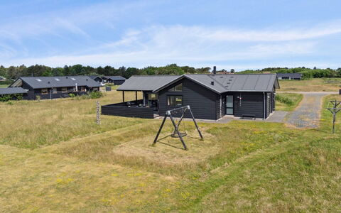 Fader - 950M from the Sea: Vegetation, Shrub, Spring, Cottage, Garden, Shade, Backyard, Yard, Chair