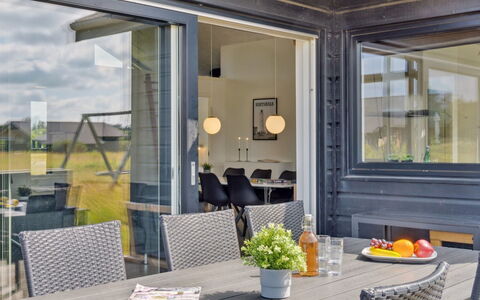 Fader - 950M from the Sea: Vegetation, Shrub, Spring, Cottage, Garden, Shade, Backyard, Yard, Chair