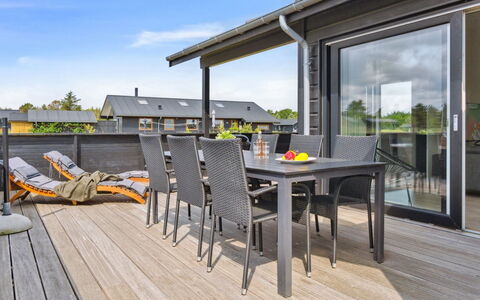 Fader - 950M from the Sea: Vegetation, Shrub, Spring, Cottage, Garden, Shade, Backyard, Yard, Chair