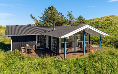 Wilma - 400M from the Sea: Cottage, Land Lot, Log Cabin, Shore, Reservoir, Shed, Garden Buildings, Sound, Woodland