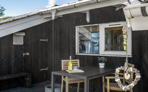 Wilma - 400M from the Sea: Cottage, Land Lot, Log Cabin, Shore, Reservoir, Shed, Garden Buildings, Sound, Woodland