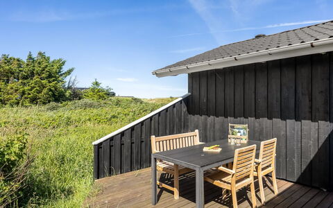 Wilma - 400M from the Sea: Cottage, Land Lot, Log Cabin, Shore, Reservoir, Shed, Garden Buildings, Sound, Woodland