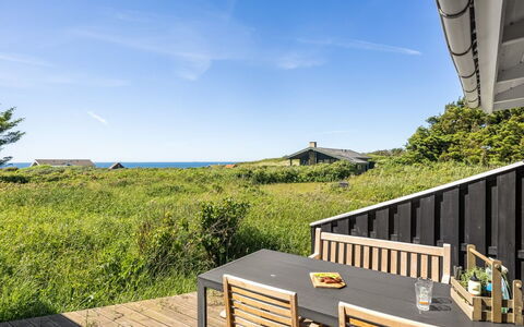 Wilma - 400M from the Sea: Cottage, Land Lot, Log Cabin, Shore, Reservoir, Shed, Garden Buildings, Sound, Woodland