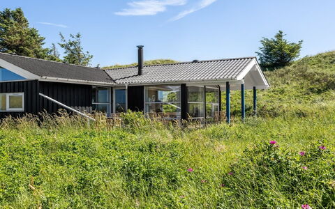 Wilma - 400M from the Sea: Cottage, Land Lot, Log Cabin, Shore, Reservoir, Shed, Garden Buildings, Sound, Woodland